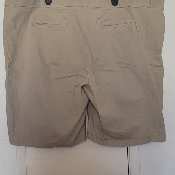 Gloria Vanderbilt Pants - Women's Khaki Stretch Chino Shorts - Classic Casual Size 24W